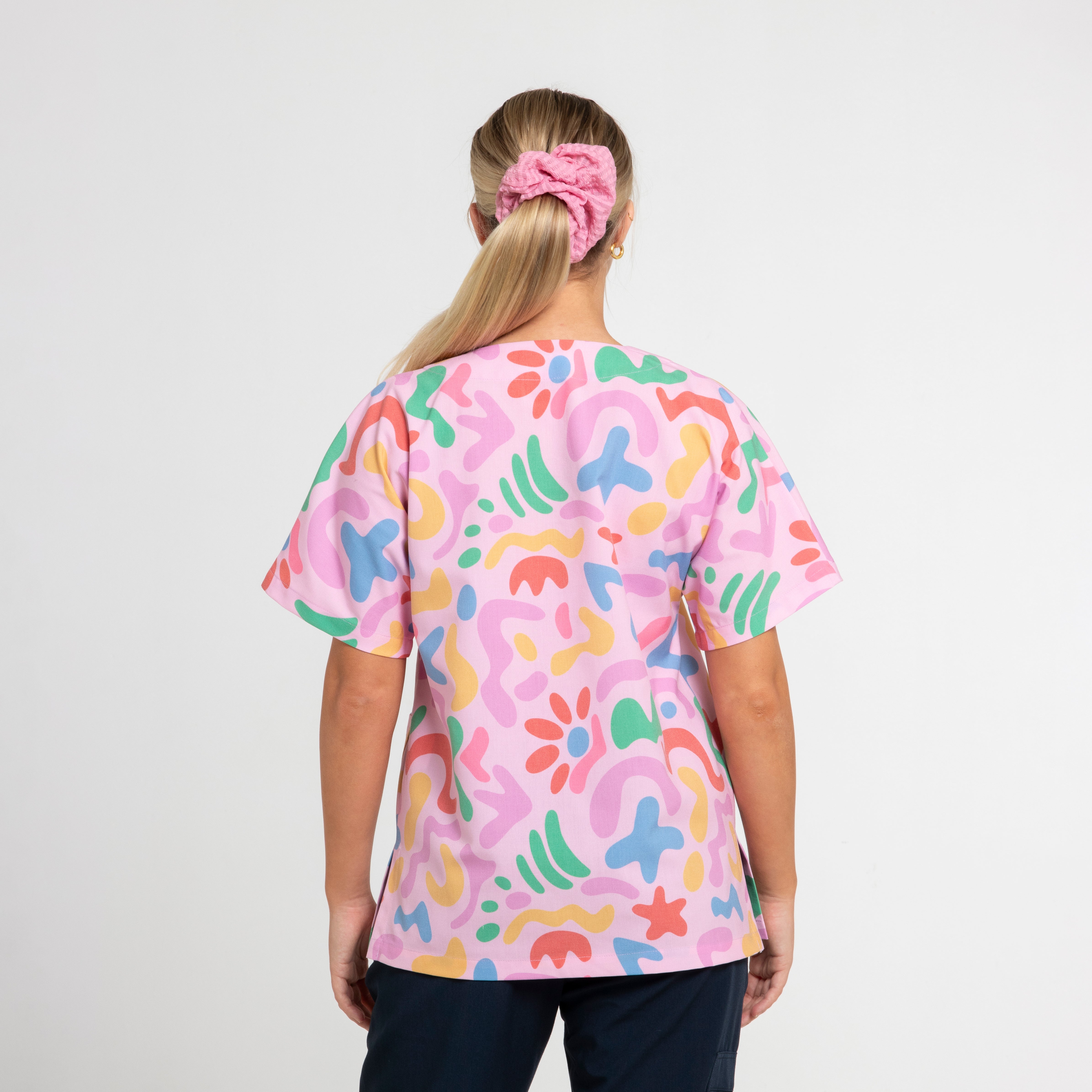 Squiggly Scrub Top | Multi
