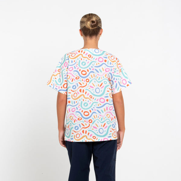 Wavy Strokes Scrub Top | White