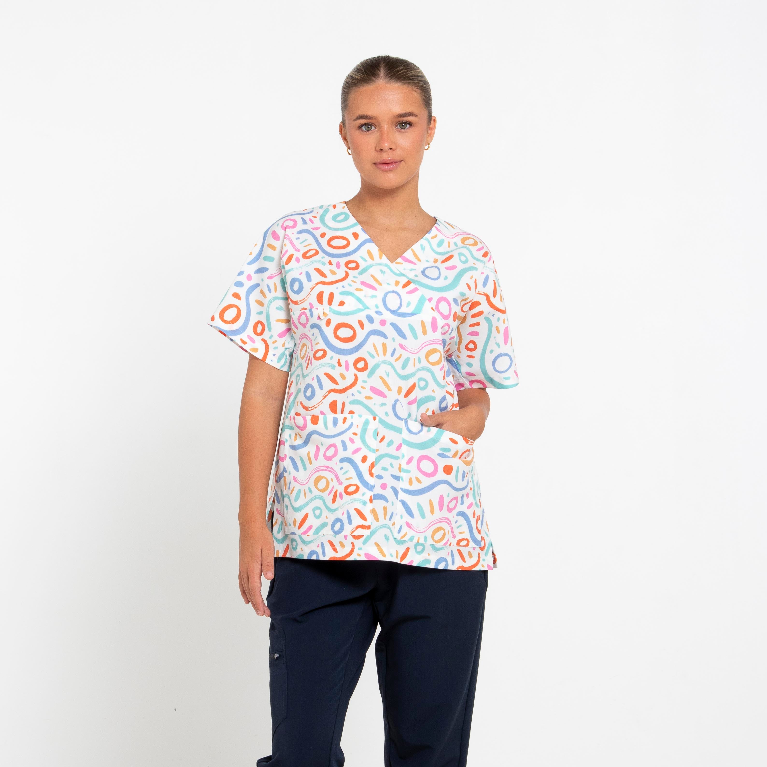 Wavy Strokes Scrub Top - White