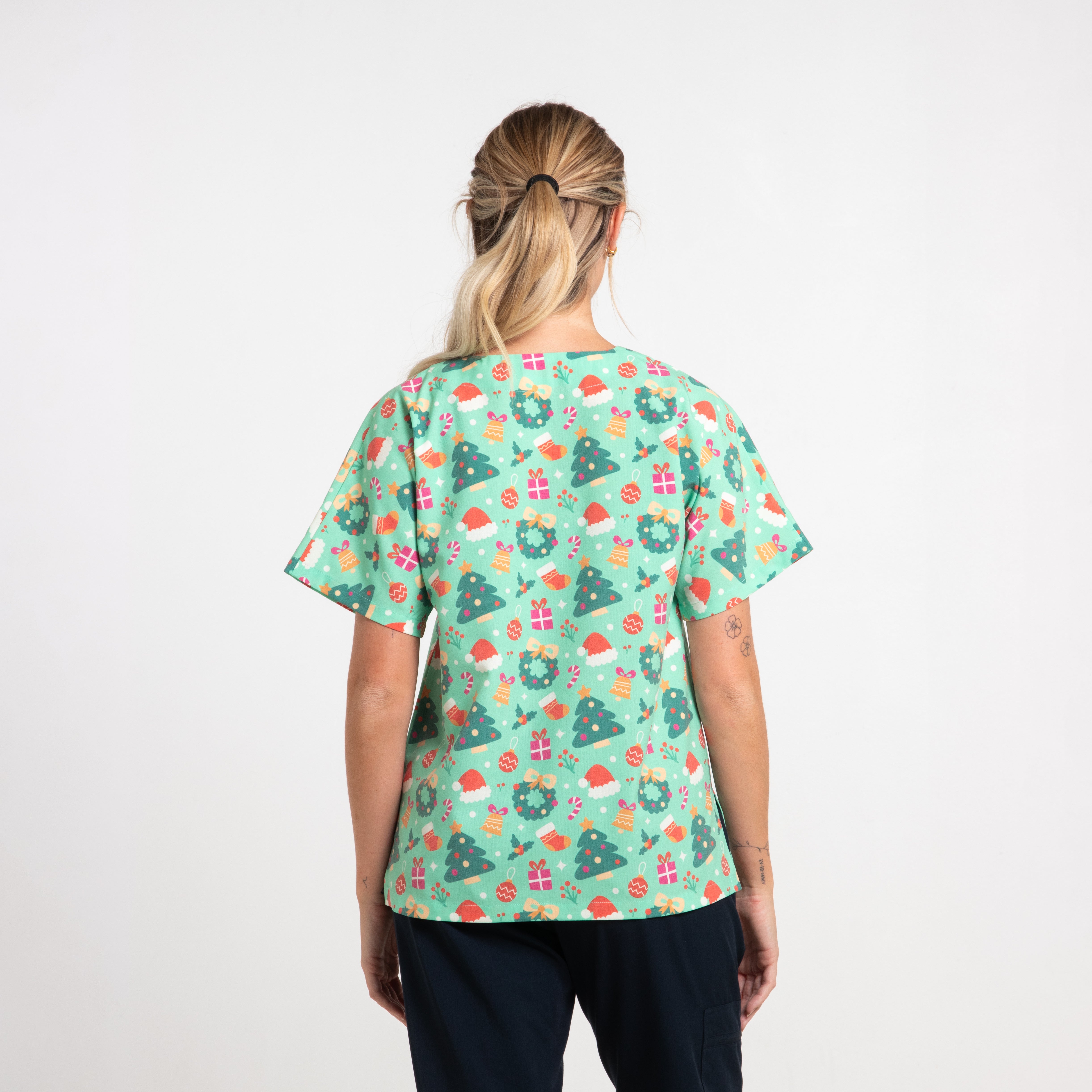 Christmas Wreath Scrub Top | Green