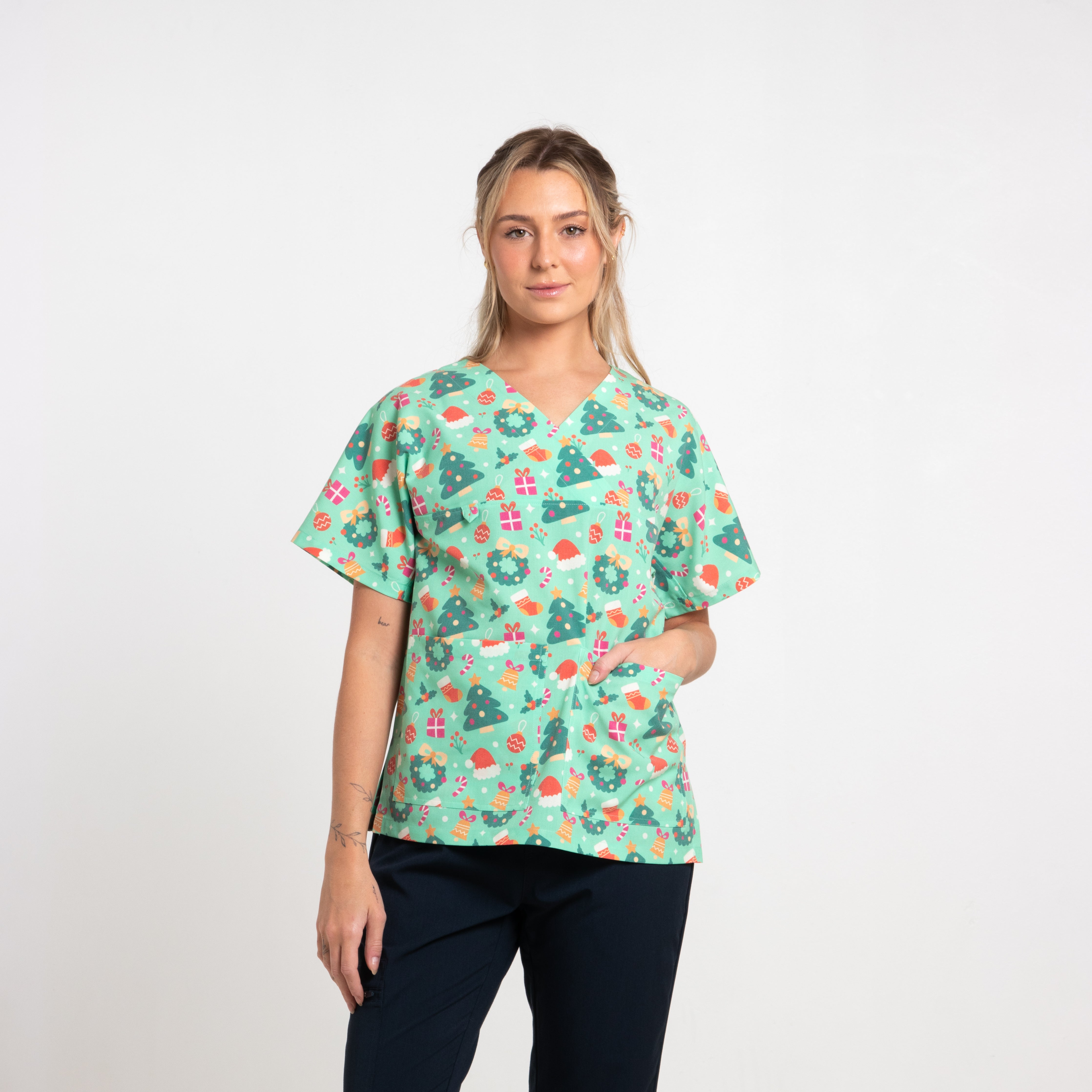 Christmas Wreath Scrub Top | Green