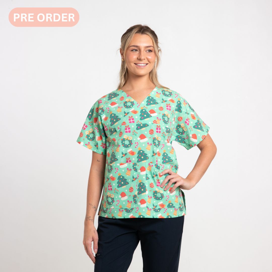 Christmas Wreath Scrub Top | Green